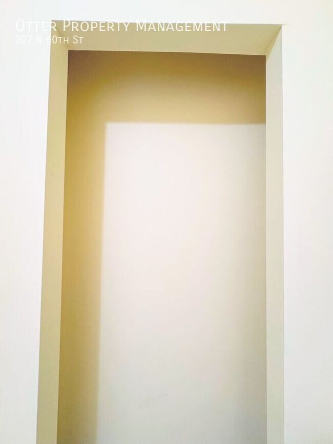 Building Photo - 207 N 60th St