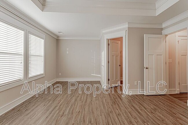 Building Photo - 400 Pangel Ln