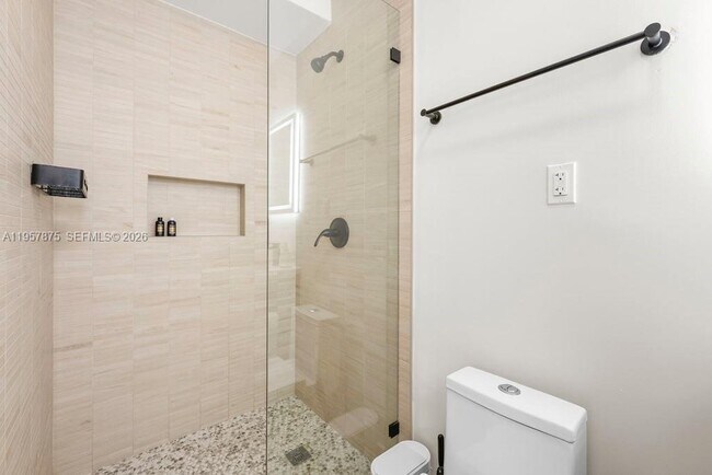 Building Photo - 1471 Lincoln Terrace