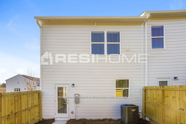 Building Photo - 4023 Springhead Wy