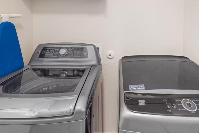 Building Photo - 3651 Sandy Brook Dr