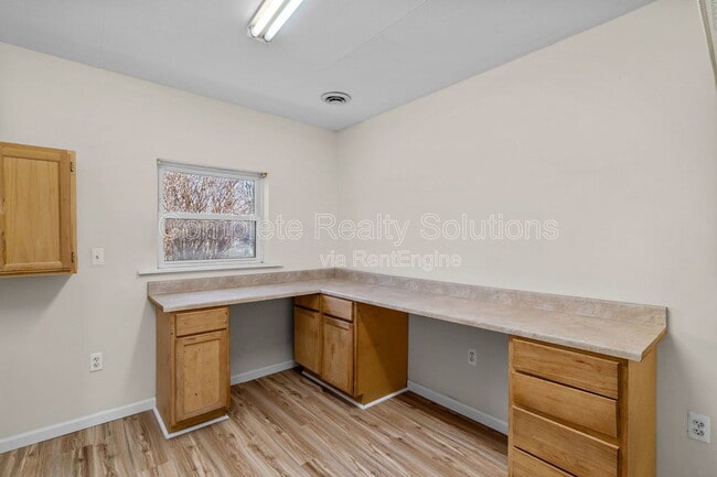 Building Photo - 1405 Flicker Dr