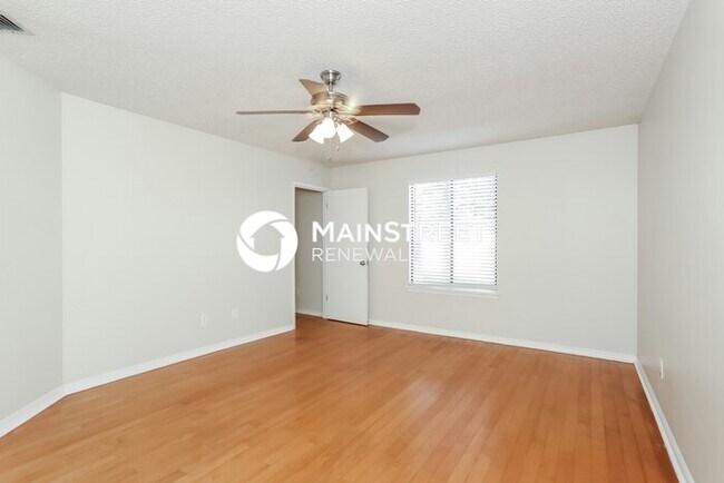 Building Photo - 3 Bedroom Pet-Friendly Home in Jacksonville, FL with Main Street Renewal