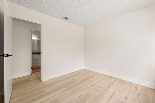 Building Photo - 8917 Fredric Ave