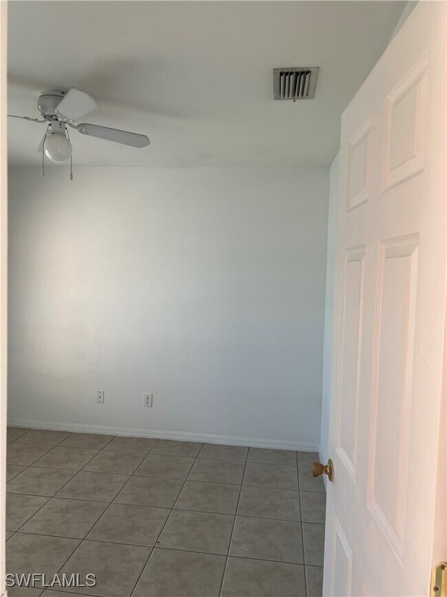 Building Photo - 279 SW 3rd Terrace