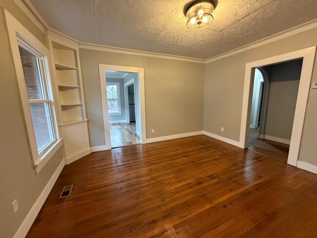 Building Photo - 123 Division Ave