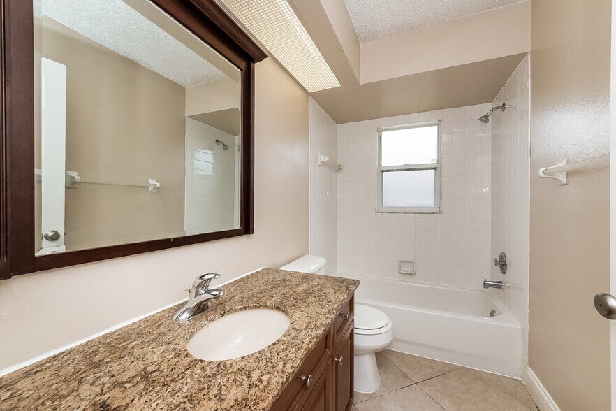 Building Photo - 4208 76th Dr E
