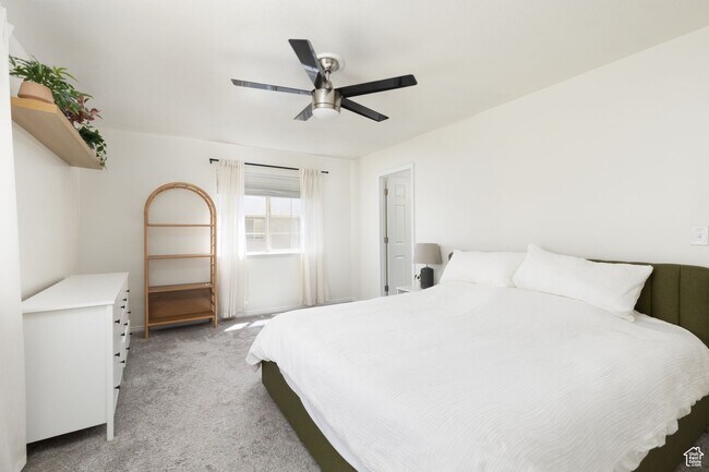 Building Photo - Springville Townhome