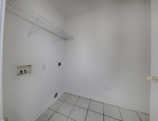 Building Photo - 163 Springwood Ln