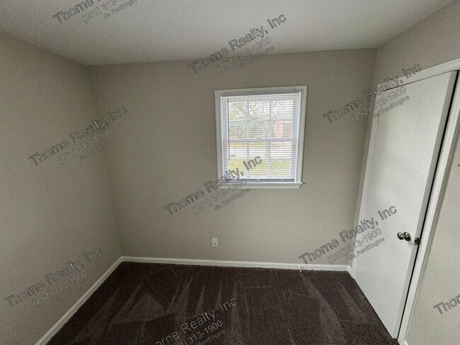 Building Photo - 809 Lloyd St