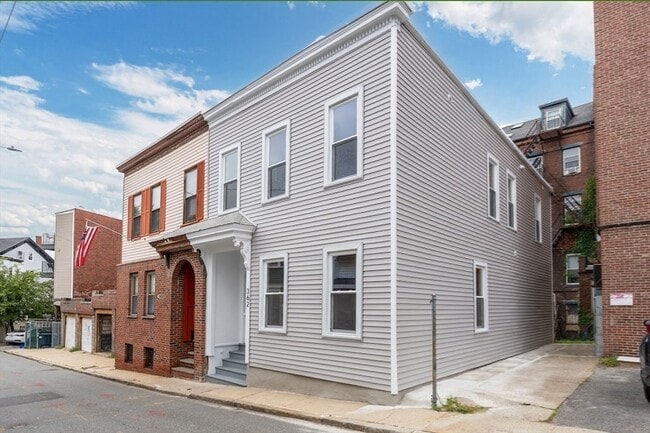 Building Photo - 362 Silver St