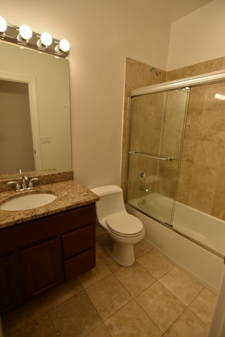 Building Photo - 5140 N Clark St