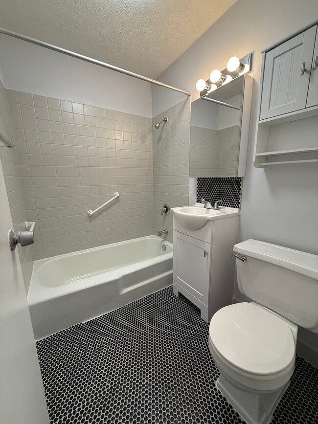 Building Photo - 5100 N Marine Dr