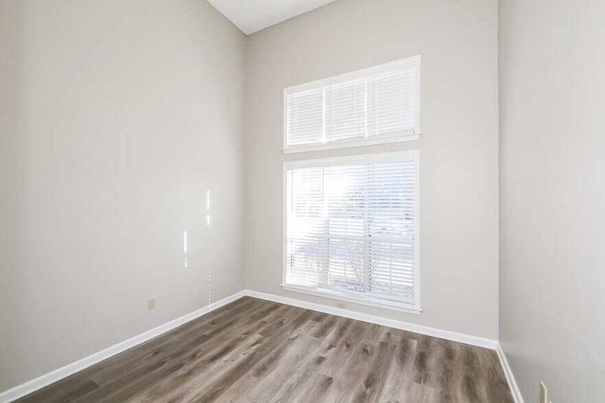 Building Photo - 5976 Southbend Ln