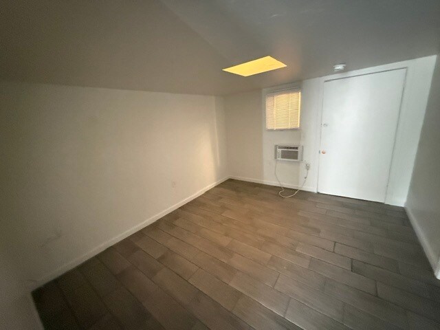 Building Photo - 1089 W Schafer Dr