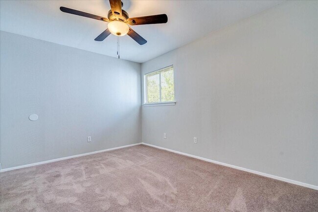 Building Photo - 408 Vista W Ct