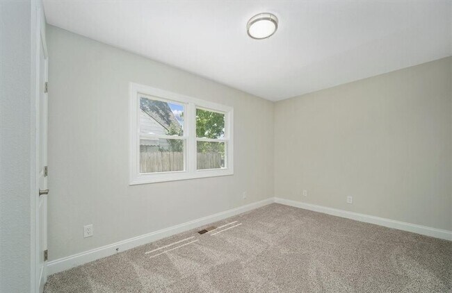 Building Photo - 2208 Silbert Rd