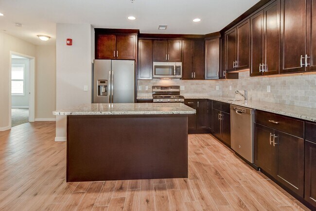 Building Photo - 744 Westfield Ave