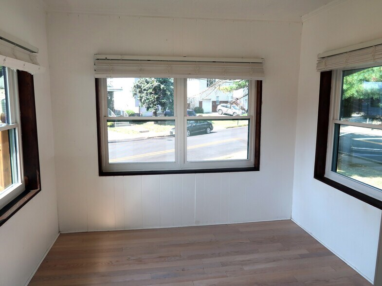 Building Photo - 1286 Oakwood Ave