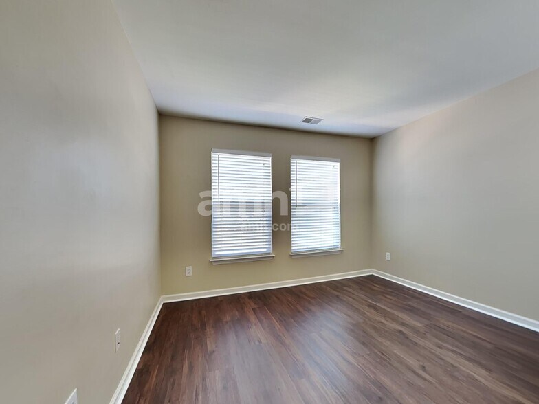 Building Photo - 219 Sparkleberry Ln