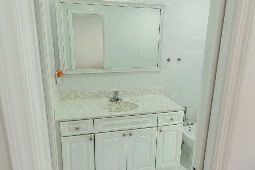 Building Photo - 1020 SW 84th Ave