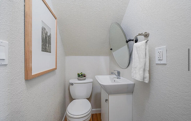 Building Photo - 8865 Meade Ct
