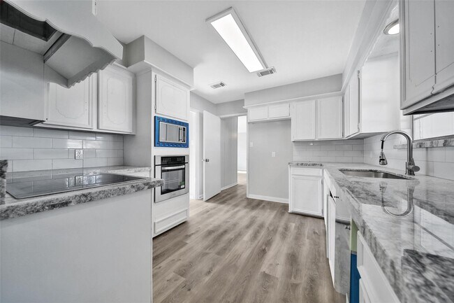 Building Photo - 13426 Balcrest Dr