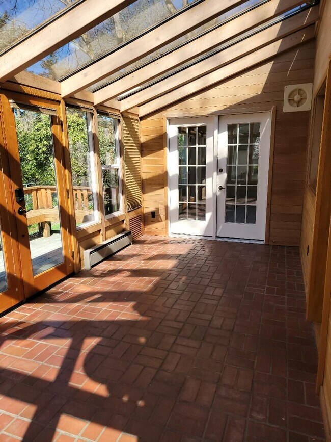 Building Photo - Beautiful Craftsman-style 3 bedroom, 2 bath home (1632 sq ft)  near Lake Steilacoom PLUS studio c...