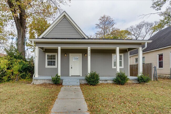 Building Photo - Charming 1920 renovated home!
