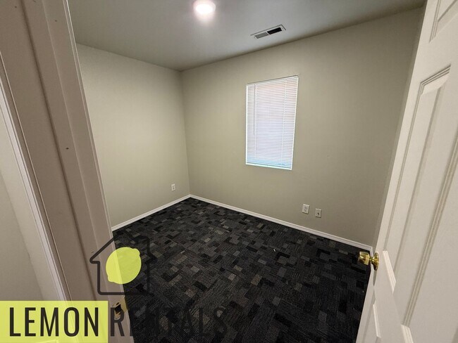 Building Photo - 1204 S 7th St