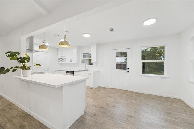 Building Photo - 5411 Logston Ln