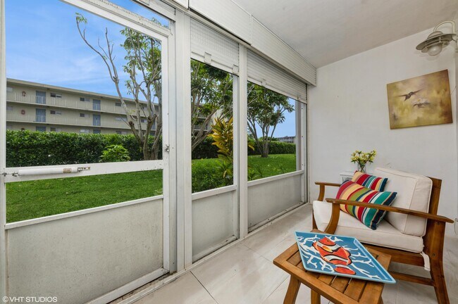 Building Photo - 2581 Garden Dr S