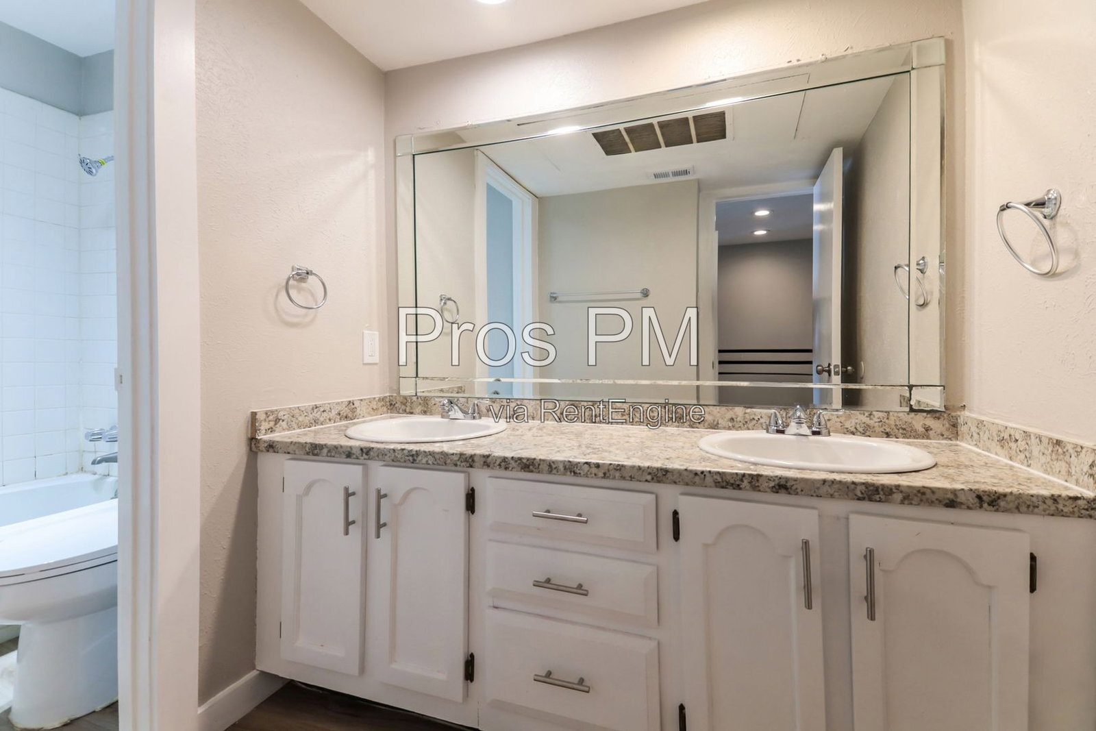 Building Photo - 14140 Haymeadow Dr