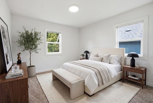 Building Photo - Newly Renovated 2 Bedroom Home