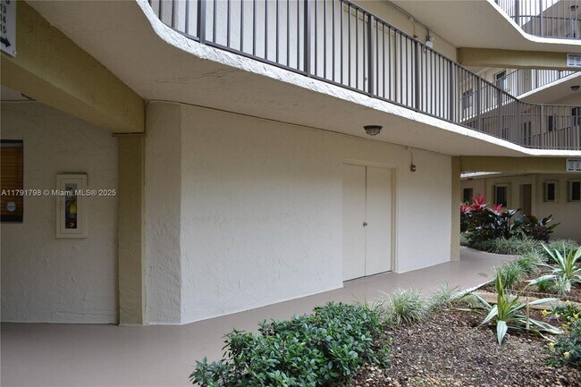 Building Photo - 8005 SW 107th Ave