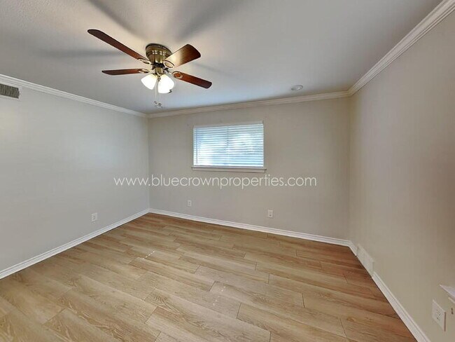 Building Photo - 5928 Fox Hill Ln