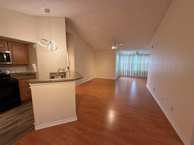 Building Photo - 731 Vista Isles Dr