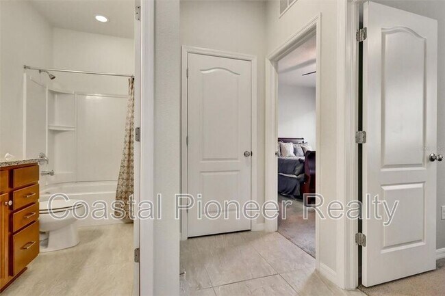 Building Photo - 16321 Treasure Point Dr