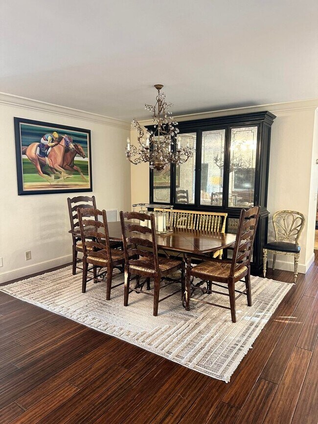 Building Photo - 1080 Walnut Terrace