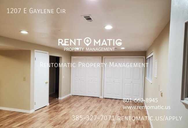 Building Photo - 1207 E Gaylene Cir