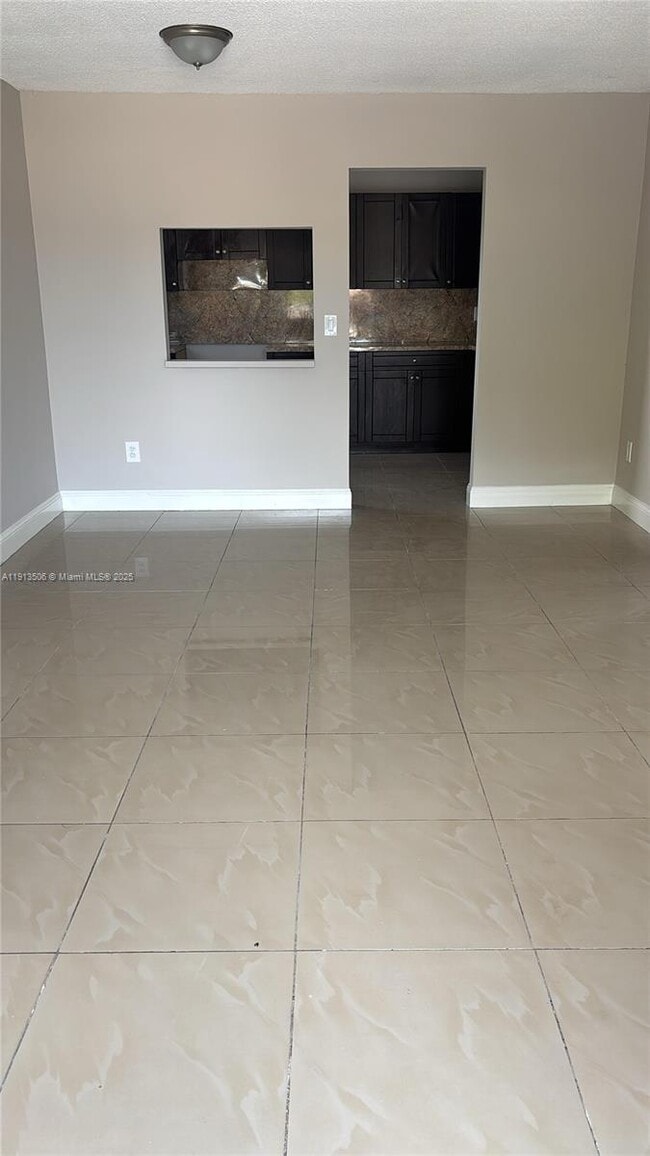 Building Photo - 13725 NE 6th Ave