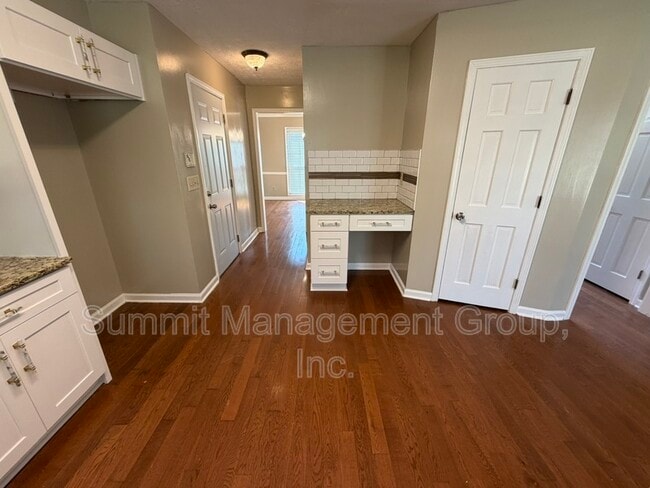 Building Photo - 1611 Ellington Rd SE