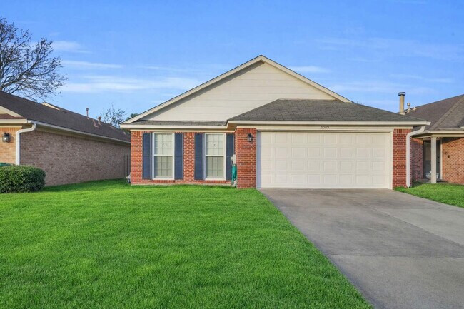 Building Photo - 6509 Enfield Mews