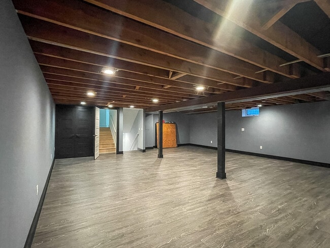 Building Photo - 6211 Fisher Ln