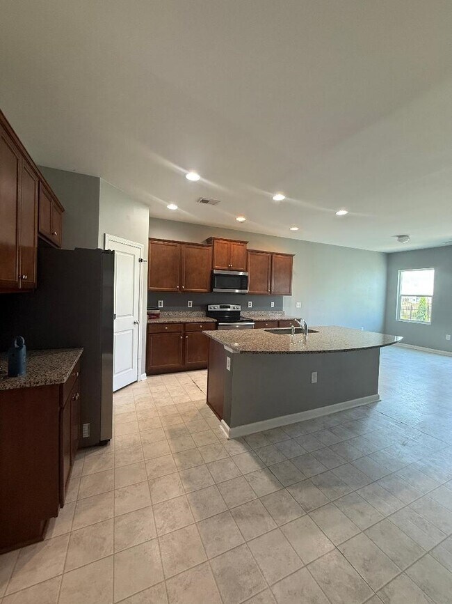 Building Photo - 2934 Ellesmere Cir