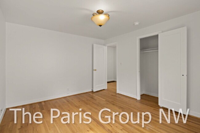 Building Photo - Delightful Magnolia 4br Remodel * Walkable Salmon Bay Location, Central Yet Quiet