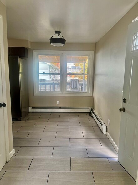 Building Photo - 56 Hyacinth St