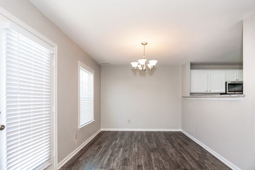 Building Photo - 943 Littleton Dr