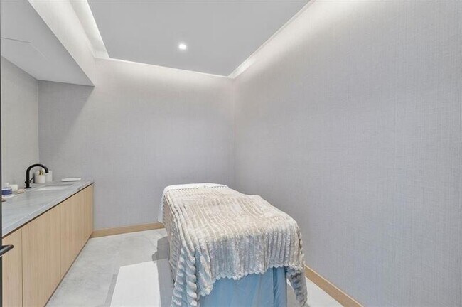 Building Photo - 1116 N Ocean Blvd