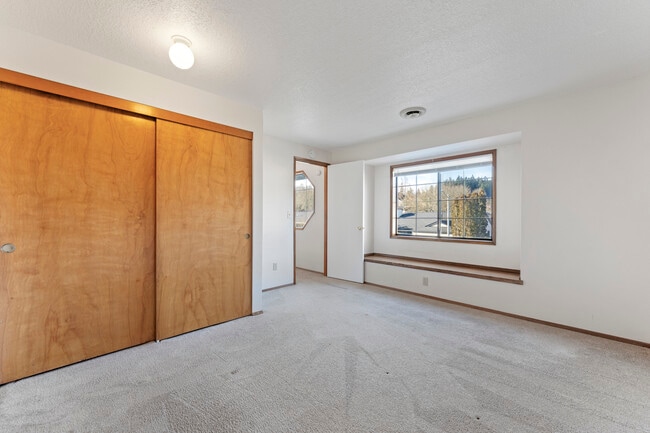 Building Photo - 7050 SW 174th Ave